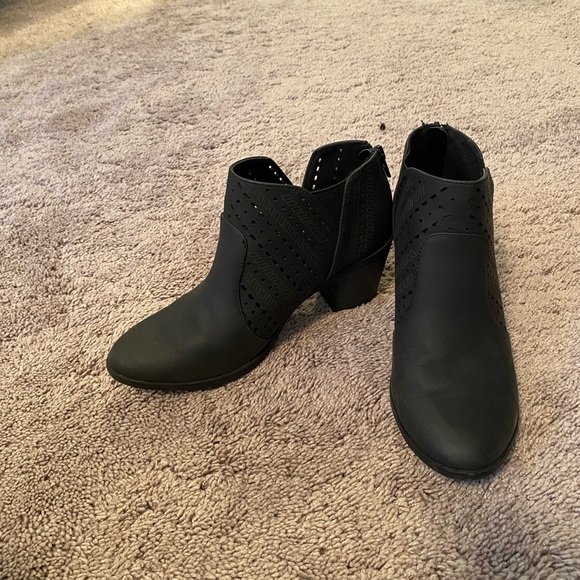 Black heels - Picture 1 of 4